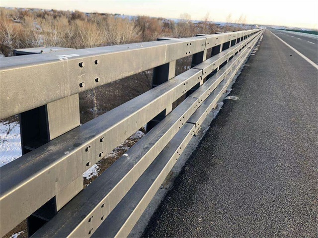 橋梁防（fáng）撞（zhuàng）欄杆