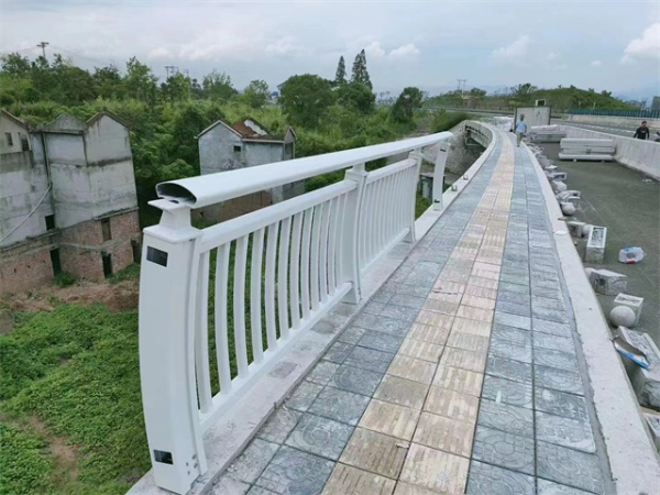 防（fáng）撞欄杆（gǎn）