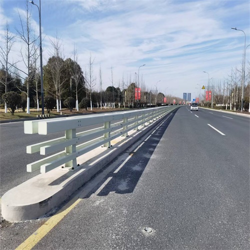 防撞（zhuàng）護欄